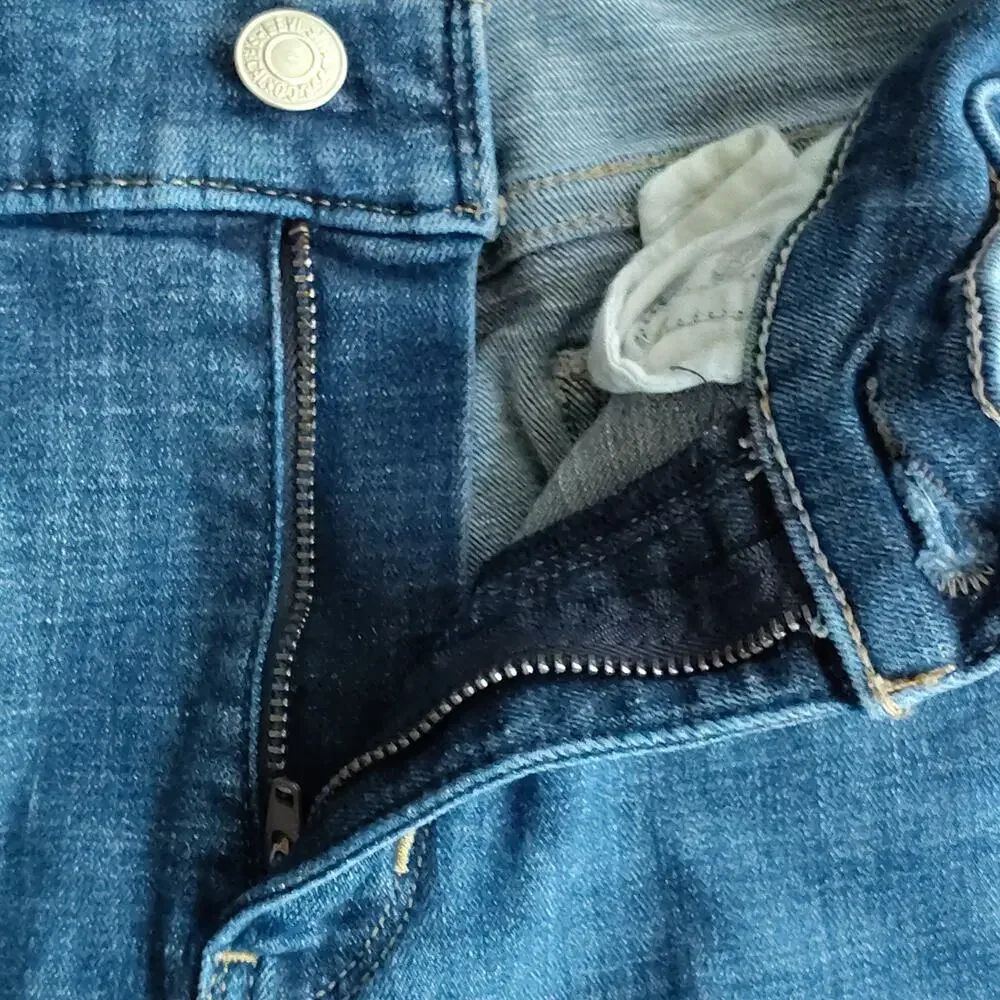 Levi’s Classic Bootcut Jeans Women’s Size 6 (28x32) Medium Wash Stretch
